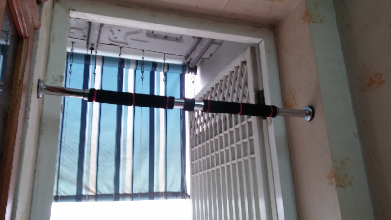 Xà đơn treo tường được xem là dụng cụ tập gym tại nhà tốt nhất năm nay